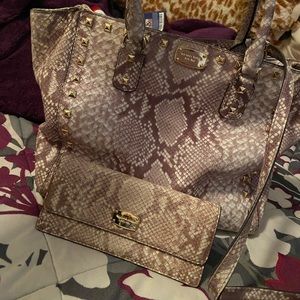 Micheal kors purse and matching wallet